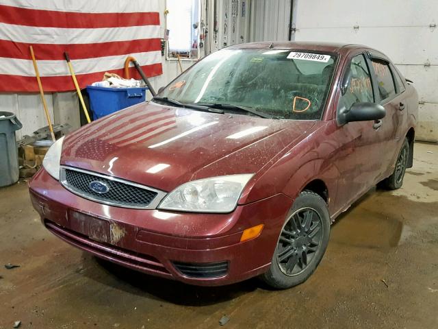 1FAFP34N66W252084 - 2006 FORD FOCUS ZX4 MAROON photo 2