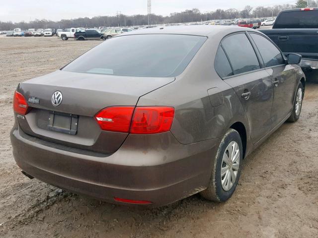 3VW2K7AJ8DM371300 - 2013 VOLKSWAGEN JETTA BASE BROWN photo 4