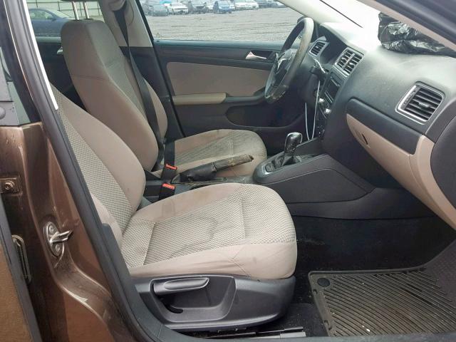 3VW2K7AJ8DM371300 - 2013 VOLKSWAGEN JETTA BASE BROWN photo 5