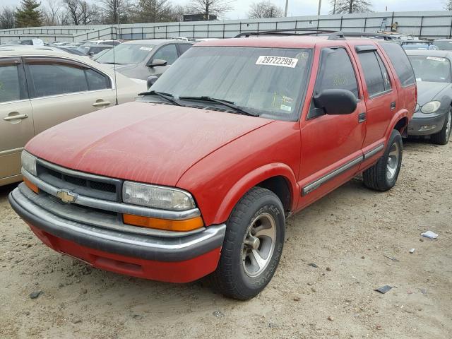 1GNCS13W4YK201999 - 2000 CHEVROLET BLAZER RED photo 2