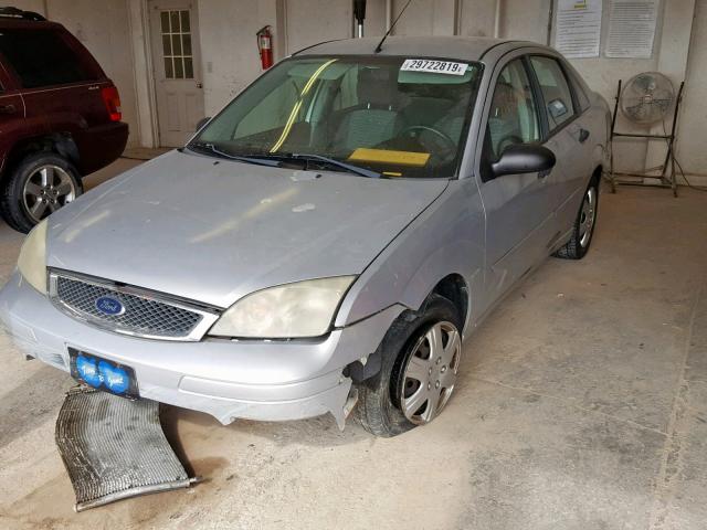 1FAFP34N67W109623 - 2007 FORD FOCUS ZX4 SILVER photo 2