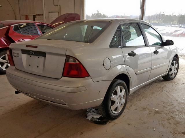 1FAFP34N67W109623 - 2007 FORD FOCUS ZX4 SILVER photo 4