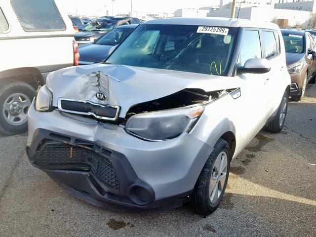 KNDJN2A21F7813543 - 2015 KIA SOUL SILVER photo 2