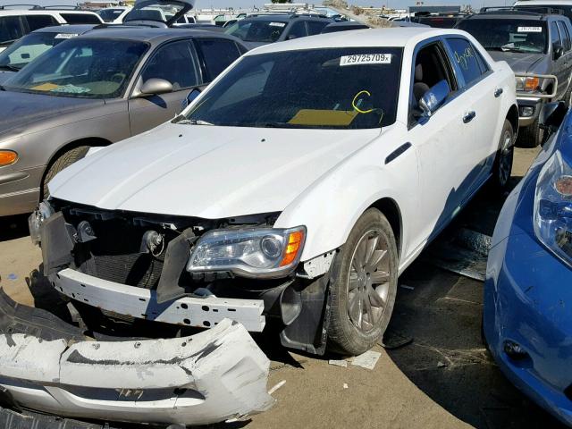 2C3CCAAG4CH272982 - 2012 CHRYSLER 300 WHITE photo 2