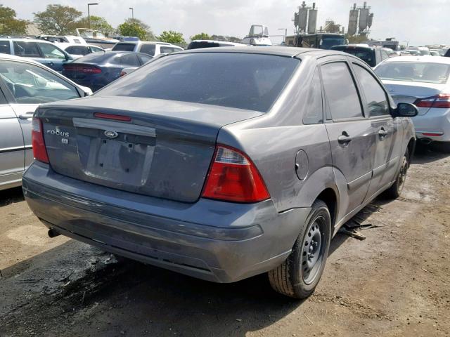 1FAFP34N96W101059 - 2006 FORD FOCUS ZX4 GRAY photo 4