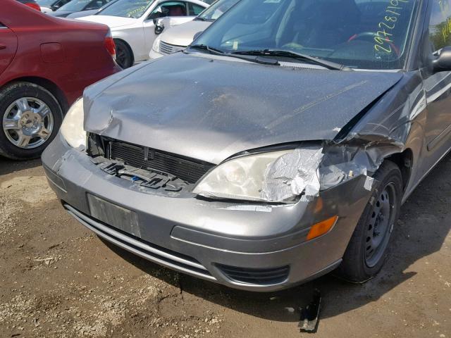 1FAFP34N96W101059 - 2006 FORD FOCUS ZX4 GRAY photo 9