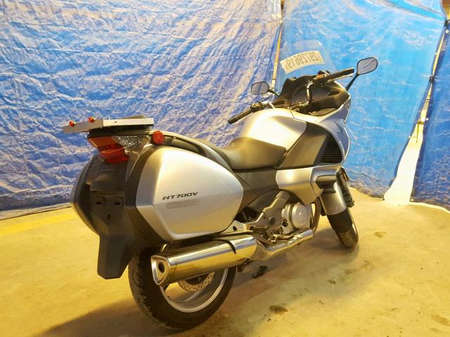 VTMRC5227AE001024 - 2010 HONDA NT700 V SILVER photo 4