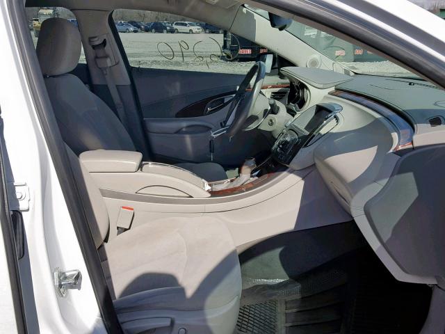 1G4GA5ER0DF185360 - 2013 BUICK LACROSSE WHITE photo 5