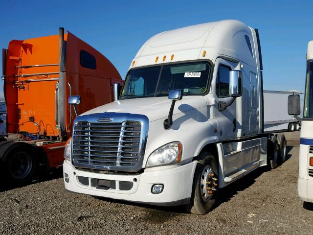 3AKJGLD57FSGJ2694 - 2015 FREIGHTLINER CASCADIA 1 WHITE photo 2