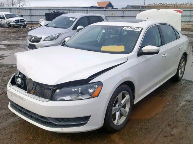 1VWBH7A37DC078974 - 2013 VOLKSWAGEN PASSAT SE WHITE photo 2