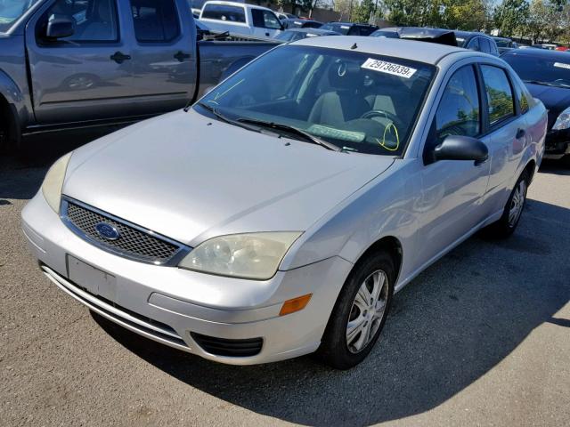 1FAFP34N27W106170 - 2007 FORD FOCUS ZX4 SILVER photo 2