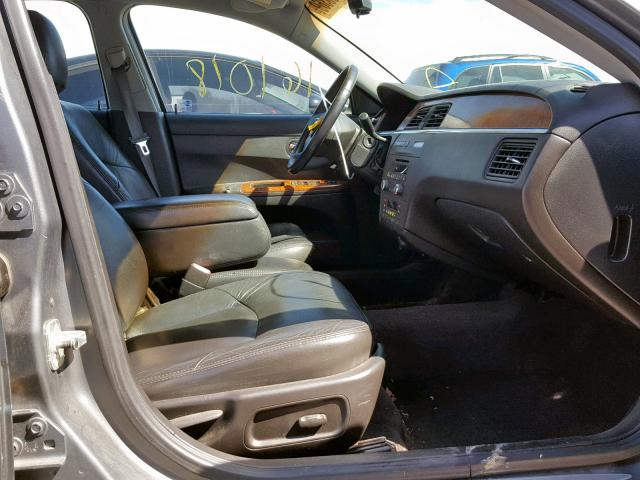 2G4WD532651300481 - 2005 BUICK LACROSSE C GRAY photo 5