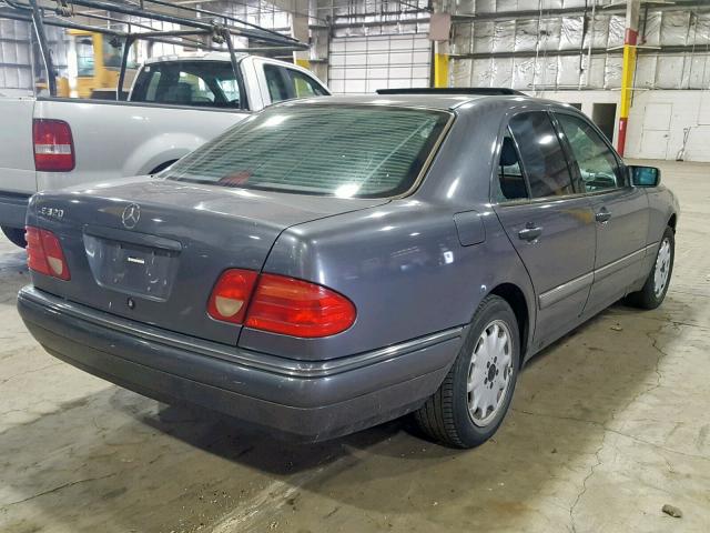 WDBJF65FXWA661510 - 1998 MERCEDES-BENZ E 320 GRAY photo 4