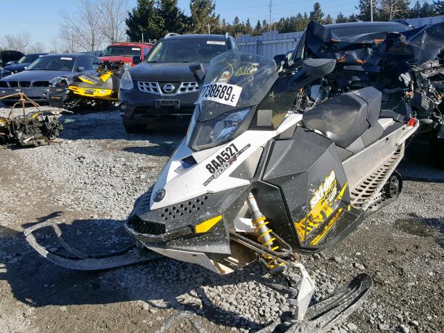 2BPSUCBA1BV000156 - 2011 SKI DOO MX Z TNT TWO TONE photo 2