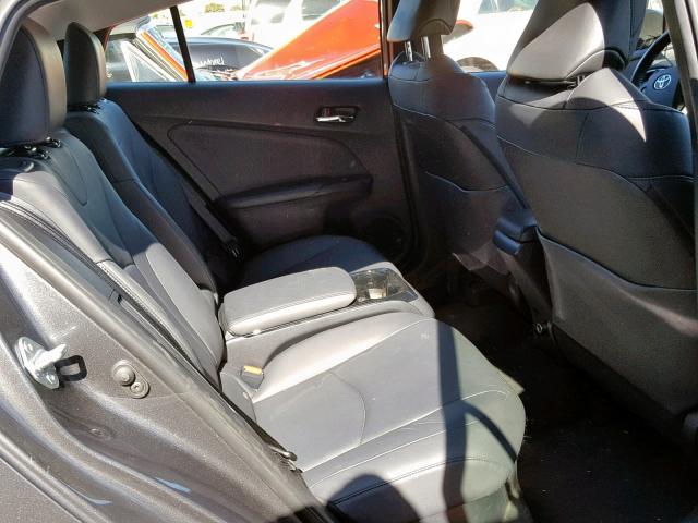 JTDKARFP3H3013205 - 2017 TOYOTA PRIUS PRIM 灰色 照片 6