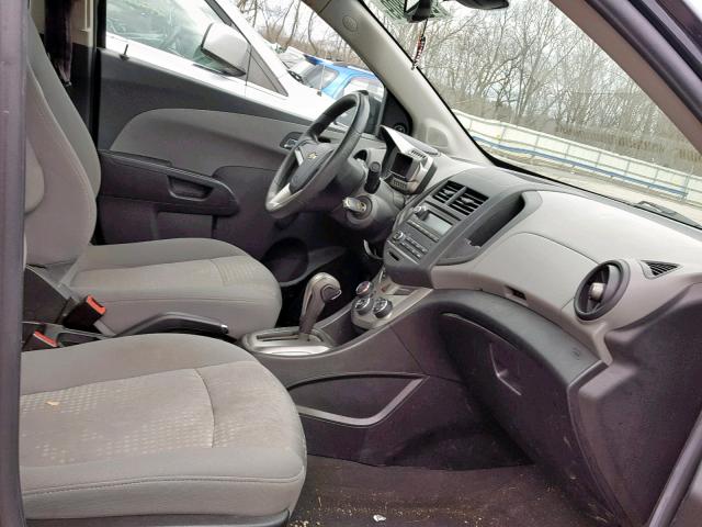 1G1JA5SH2D4209698 - 2013 CHEVROLET SONIC LS 黑色 照片 5