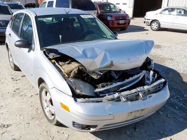 3FAFP37N35R127055 - 2005 FORD FOCUS ZX5 SILVER photo 1