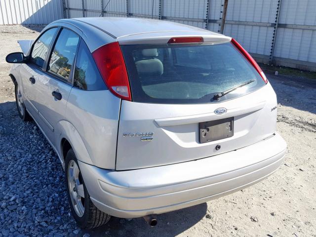 3FAFP37N35R127055 - 2005 FORD FOCUS ZX5 SILVER photo 3