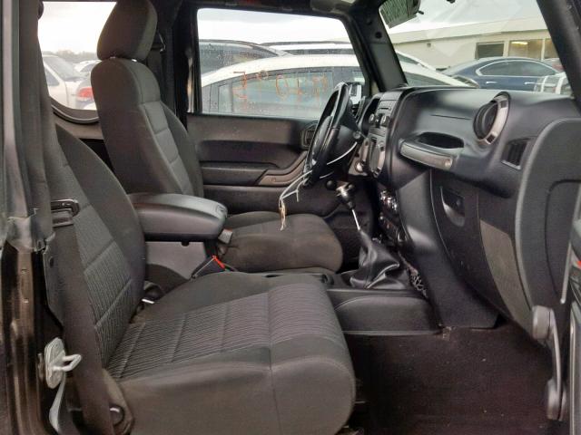 1C4AJWAG1CL260555 - 2012 JEEP WRANGLER S შავი ფოტო 5