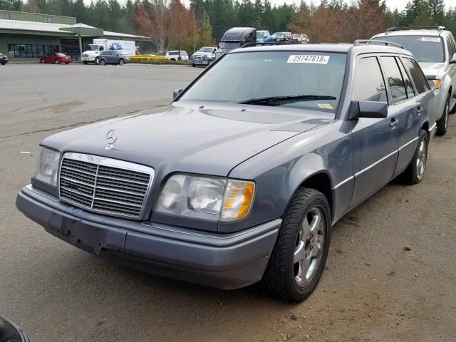 WDBEA92E4SF333154 - 1995 MERCEDES-BENZ E 320 GRAY photo 2