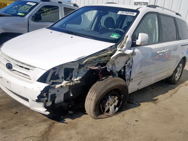 KNDMG4C38A6334270 - 2010 KIA SEDONA LX WHITE photo 9