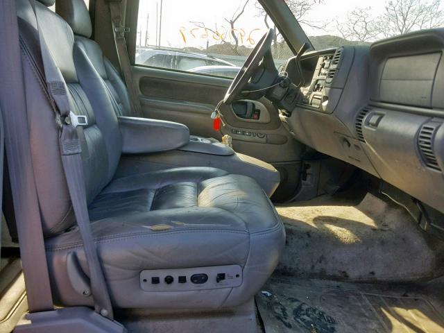 3GNGK26J3XG173058 - 1999 CHEVROLET SUBURBAN K BLUE photo 5