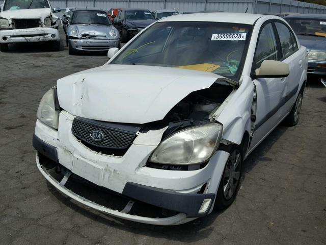 KNADE123X66133108 - 2006 KIA RIO WHITE photo 2