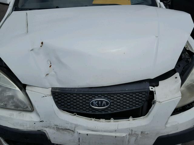 KNADE123X66133108 - 2006 KIA RIO WHITE photo 7