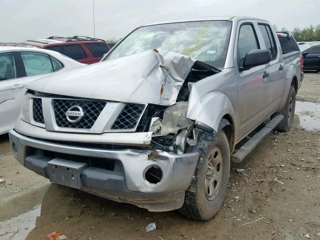 1N6AD07U88C401904 - 2008 NISSAN FRONTIER C SILVER photo 2