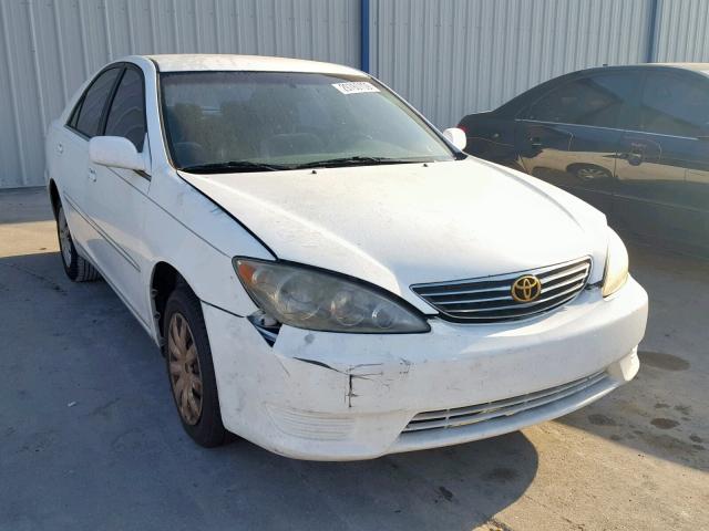 4T1BE32K15U412997 - 2005 TOYOTA CAMRY LE WHITE photo 1