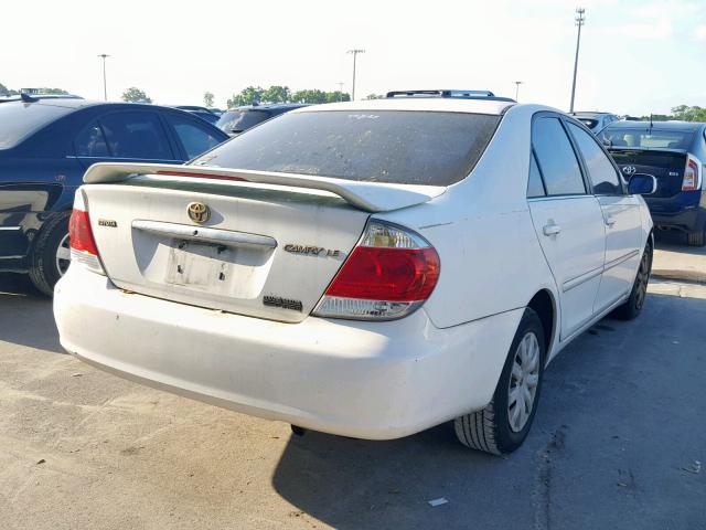 4T1BE32K15U412997 - 2005 TOYOTA CAMRY LE WHITE photo 4