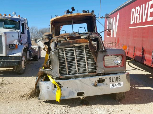 1M2N188Y3FA009706 - 1985 MACK 600 R600 RED photo 9