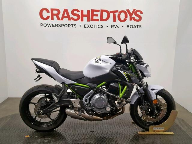 JKAEREG14HDA00835 - 2017 KAWASAKI ER650 G WHITE photo 1