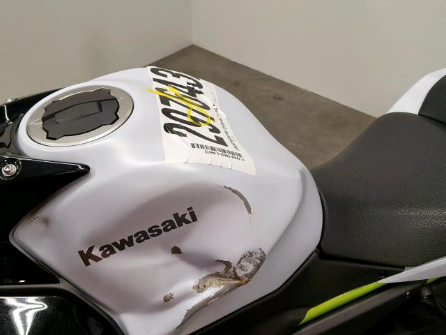 JKAEREG14HDA00835 - 2017 KAWASAKI ER650 G WHITE photo 19