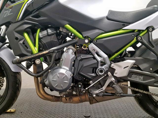 JKAEREG14HDA00835 - 2017 KAWASAKI ER650 G WHITE photo 6