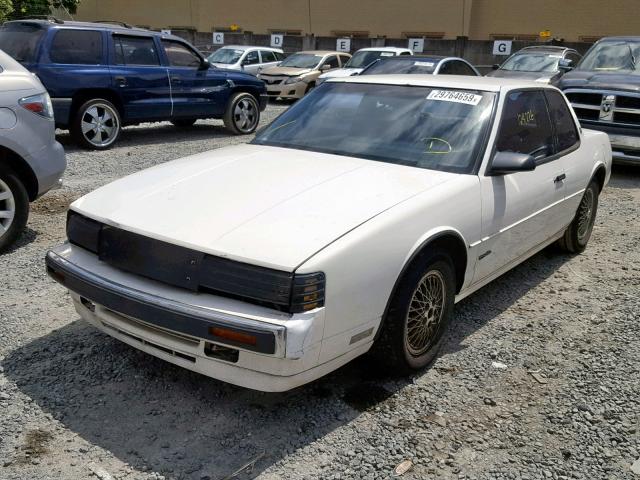 1G3EV11C3KU301878 - 1989 OLDSMOBILE TORONADO T WHITE photo 2