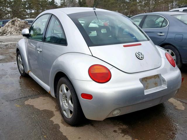 3VWCA21C8YM405771 - 2000 VOLKSWAGEN NEW BEETLE Silber Foto 3