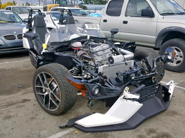 57XAAPFA8J8127518 - 2018 POLARIS SLINGSHOT WHITE photo 1