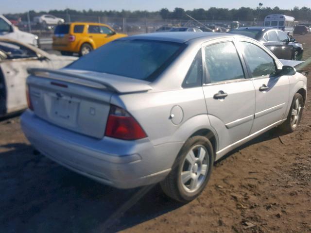 1FAHP34NX7W118057 - 2007 FORD FOCUS ZX4 SILVER photo 4