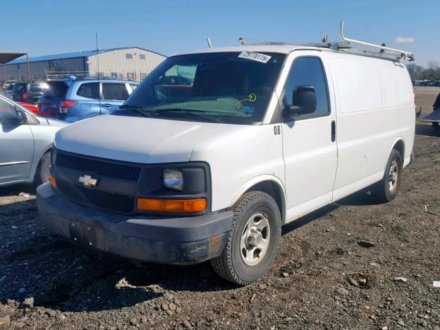 1GCFG15X451143455 - 2005 CHEVROLET EXPRESS G1 WHITE photo 2