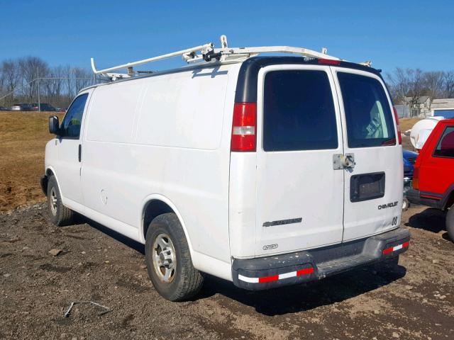 1GCFG15X451143455 - 2005 CHEVROLET EXPRESS G1 WHITE photo 3