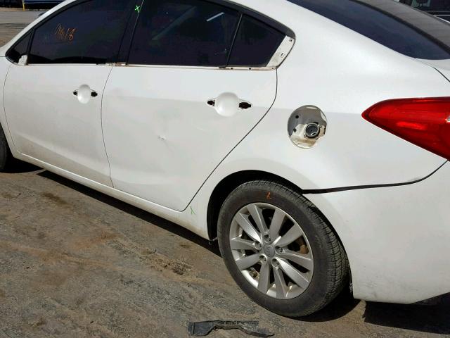 KNAFX4A85E5049641 - 2014 KIA FORTE EX WHITE photo 9