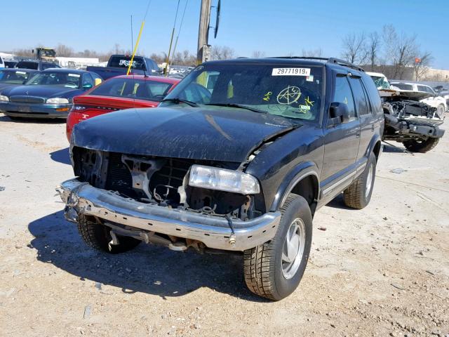 1GNDT13W1Y2284891 - 2000 CHEVROLET BLAZER BLACK photo 2