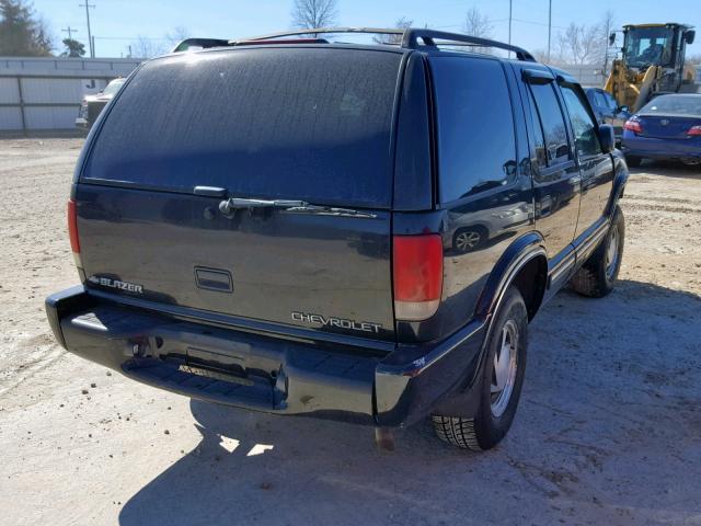 1GNDT13W1Y2284891 - 2000 CHEVROLET BLAZER BLACK photo 4