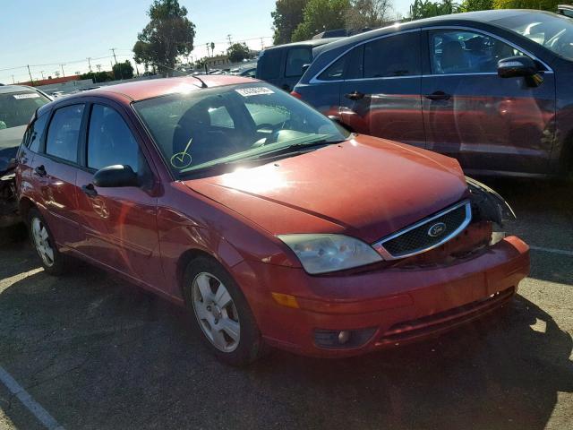 3FAFP37NX5R120085 - 2005 FORD FOCUS ZX5 RED photo 1