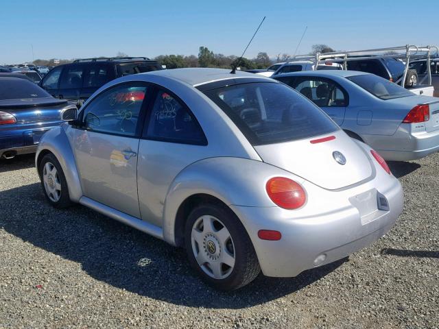 3VWDD21C7YM411797 - 2000 VOLKSWAGEN NEW BEETLE Silber Foto 3