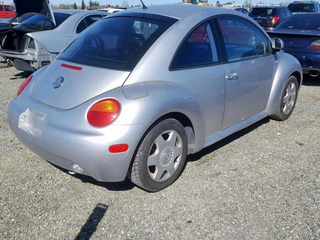 3VWDD21C7YM411797 - 2000 VOLKSWAGEN NEW BEETLE Silber Foto 4