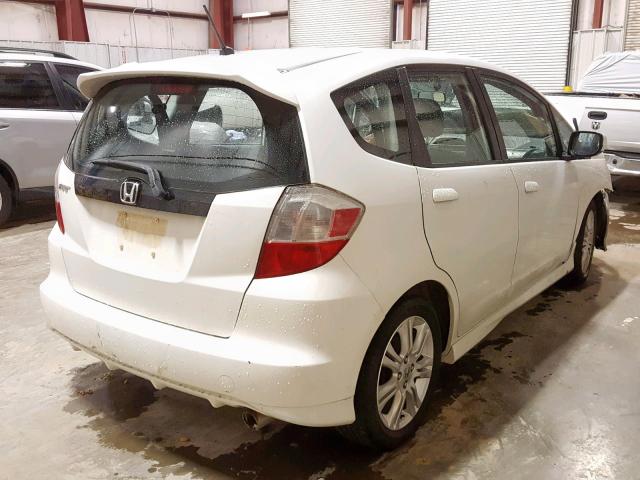 JHMGE88489S006330 - 2009 HONDA FIT SPORT WHITE photo 4