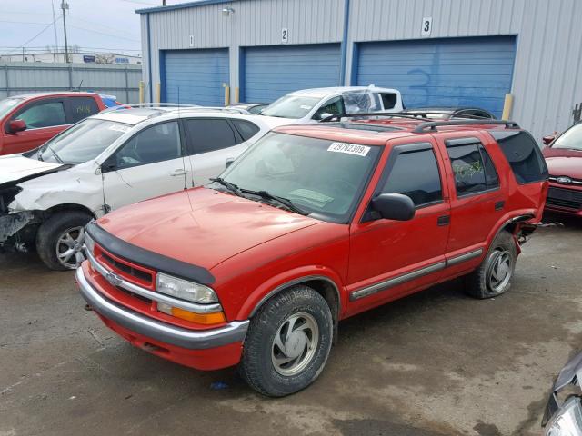 1GNDT13W912181160 - 2001 CHEVROLET BLAZER RED photo 2