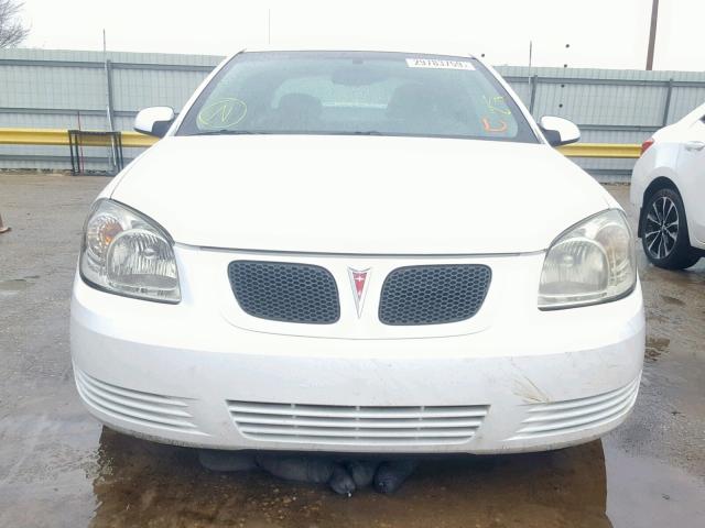 1G2AS18H897216346 - 2009 PONTIAC G5 WHITE photo 9
